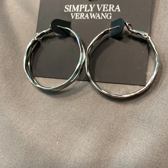 Brand new simply vera vera Wang earrings - Picture 3 of 8
